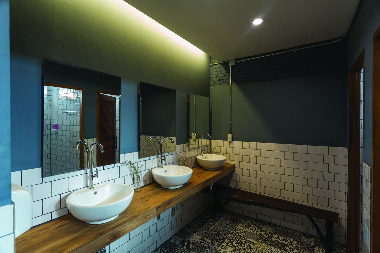 Funwahn Hostel And Cafe Chiang Mai Buitenkant foto