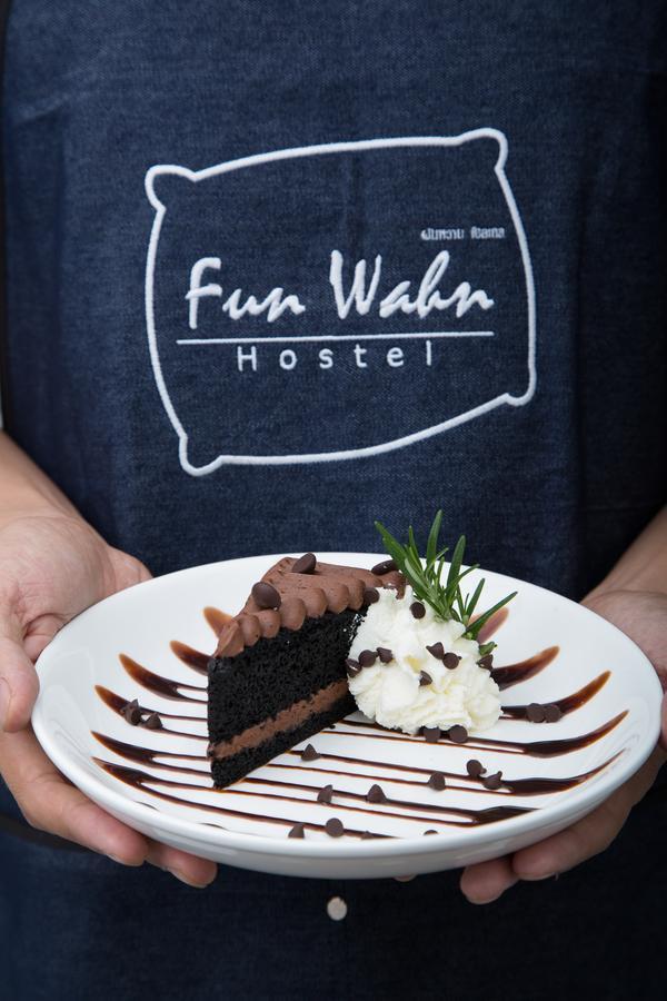 Funwahn Hostel And Cafe Chiang Mai Buitenkant foto