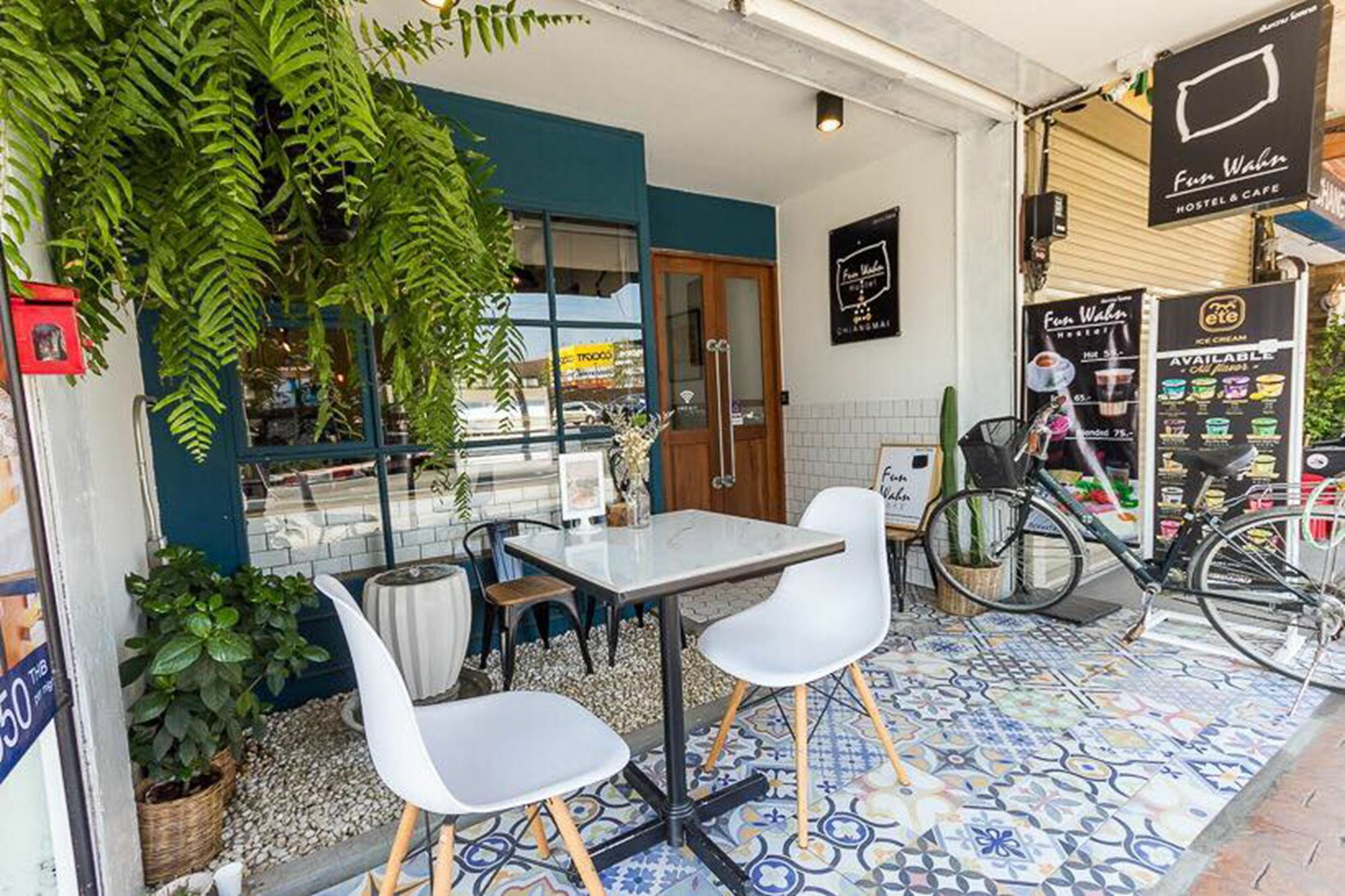 Funwahn Hostel And Cafe Chiang Mai Buitenkant foto
